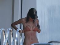 Alessandra Ambrosio w kuszącym bikini na jachcie